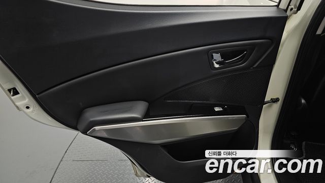 KG Mobility (SsangYong) Tivoli VX 2WD 2015 — фото 25