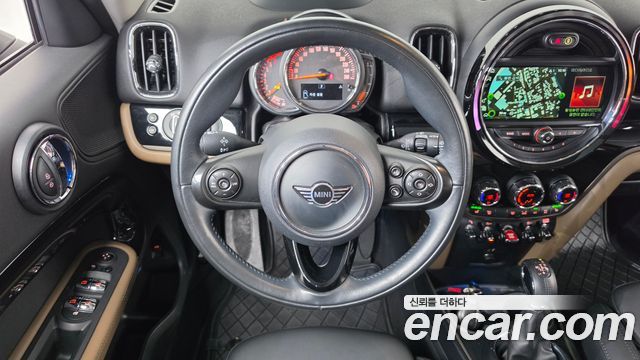 MINI Cooper Countryman HIGH 2nd 2018 — фото 13