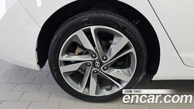 Hyundai Avante 1.6 GDi Premium Standard 2014 — фото 5