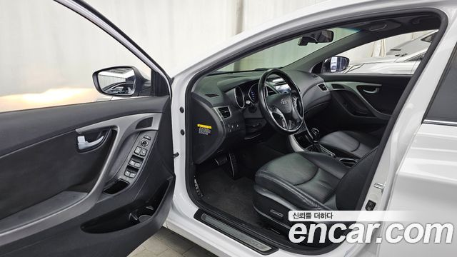 Hyundai Avante 1.6 GDi Premium Standard 2014 — фото 10
