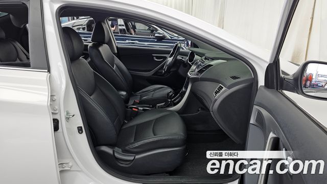 Hyundai Avante 1.6 GDi Premium Standard 2014 — фото 11