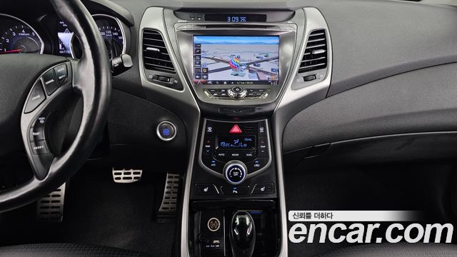 Hyundai Avante 1.6 GDi Premium Standard 2014 — фото 15
