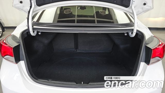 Hyundai Avante 1.6 GDi Premium Standard 2014 — фото 20