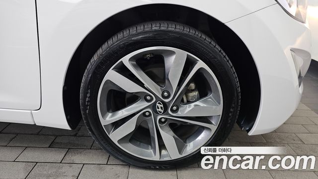 Hyundai Avante 1.6 GDi Premium Standard 2014 — фото 21