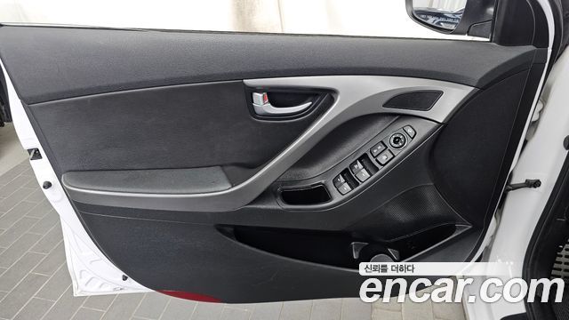 Hyundai Avante 1.6 GDi Premium Standard 2014 — фото 24