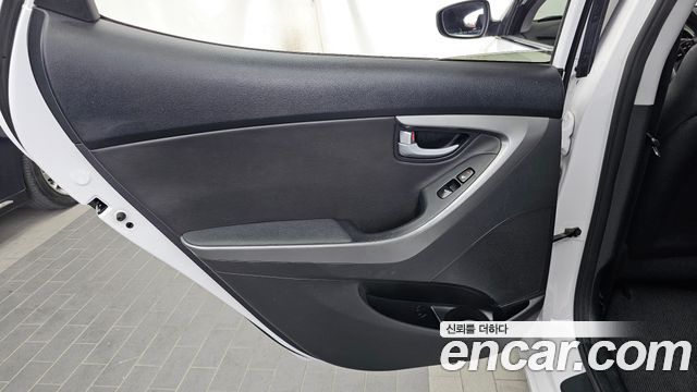 Hyundai Avante 1.6 GDi Premium Standard 2014 — фото 25
