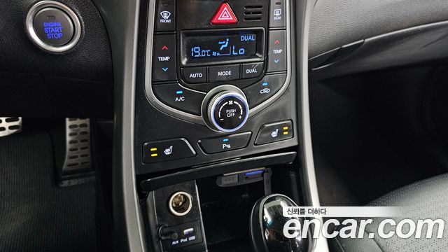 Hyundai Avante 1.6 GDi Premium Standard 2014 — фото 30