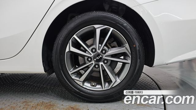 Kia K3 (II) 1.6 Prestige 2022 — фото 21