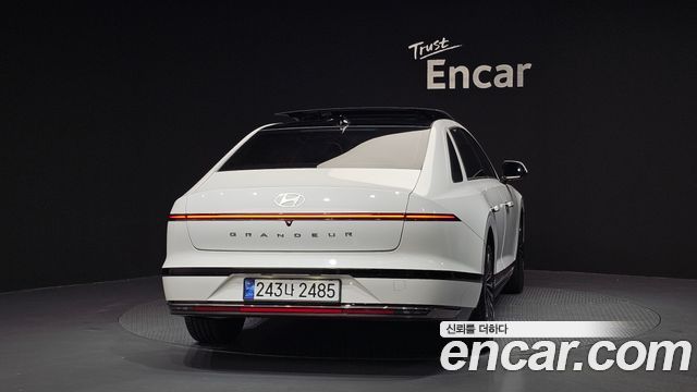 Hyundai Grandeur (GN7) 2,5 Gasoline 2WD Calligraphy 2023 — фото 4
