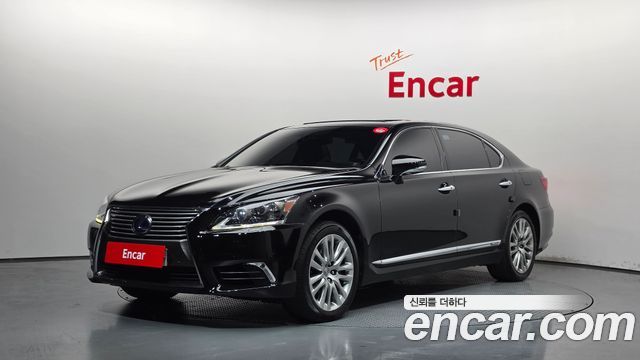 Lexus LS600hL 5-Seats Ottoman XF40
