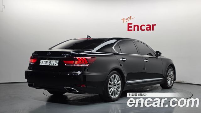 Lexus LS600hL 5-Seats Ottoman XF40 2016 — фото 2