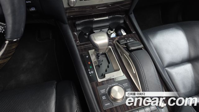 Lexus LS600hL 5-Seats Ottoman XF40 2016 — фото 9