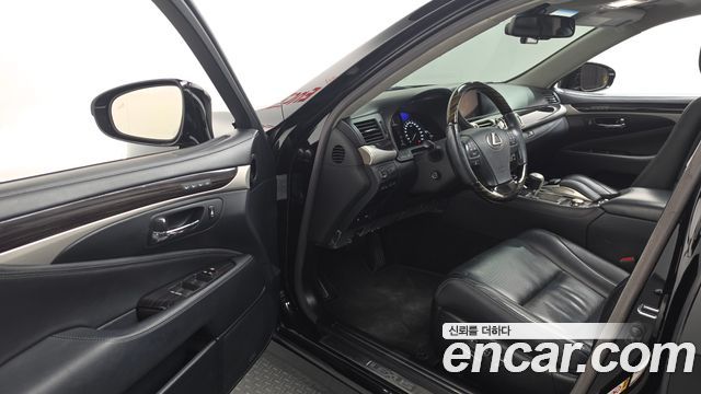 Lexus LS600hL 5-Seats Ottoman XF40 2016 — фото 10
