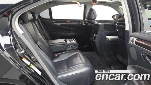Lexus LS600hL 5-Seats Ottoman XF40 2016 — фото 12