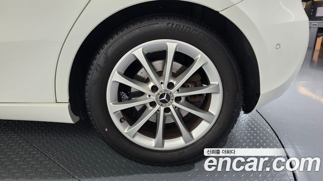 Mercedes-Benz A-Class (W177) A220 Hatchback 2020 — фото 21
