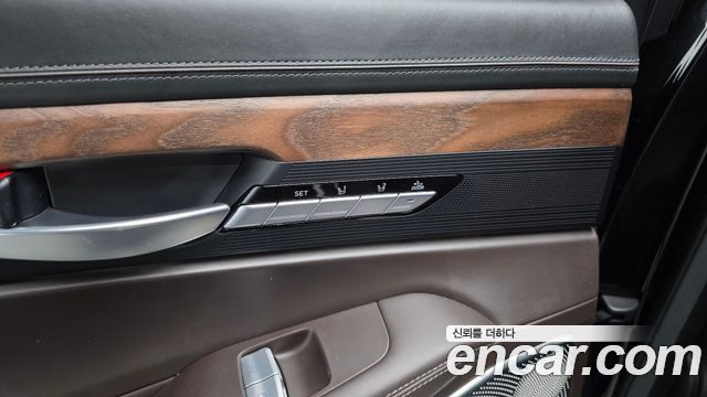 Genesis G90 5.0 AWD Prestige 2019 — фото 28