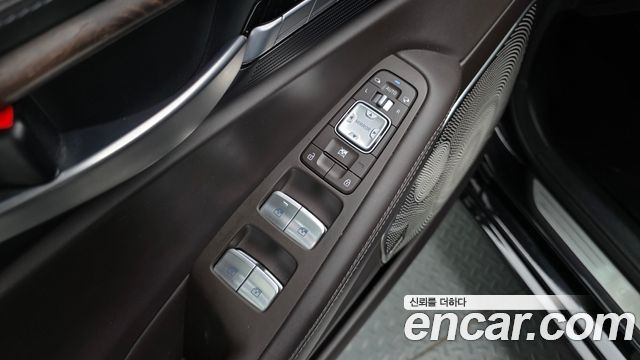 Genesis G90 5.0 AWD Prestige 2019 — фото 40