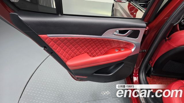 Genesis G70 Shooting Brake Gasoline 2.0T 4WD 2023 — фото 25