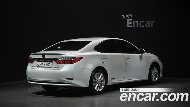 Lexus ES300h Executive XV60 2013 — фото 2