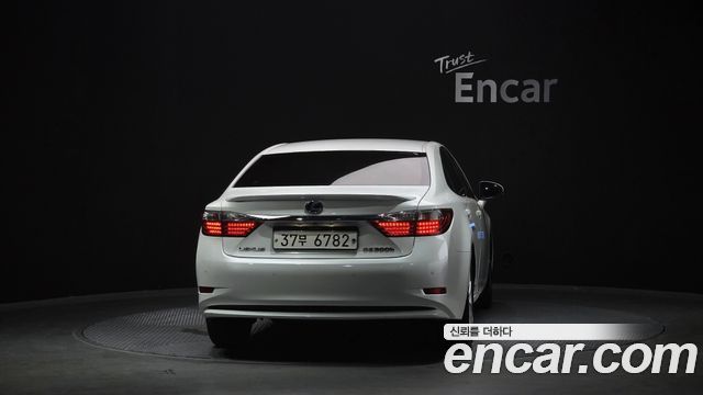 Lexus ES300h Executive XV60 2013 — фото 4
