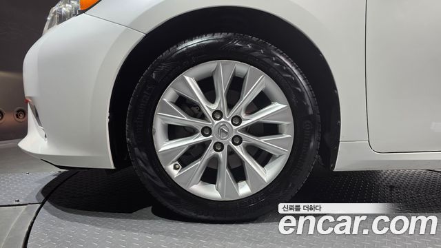 Lexus ES300h Executive XV60 2013 — фото 5