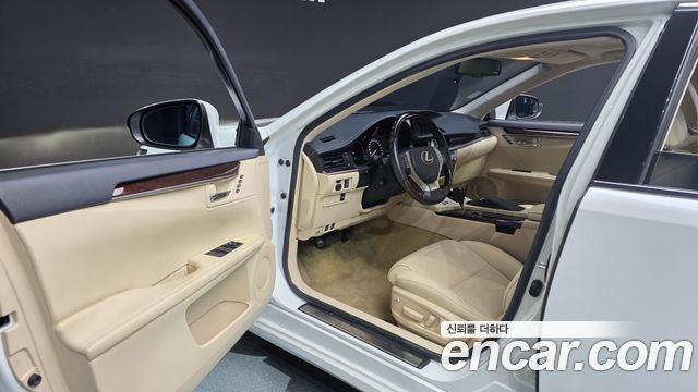 Lexus ES300h Executive XV60 2013 — фото 10