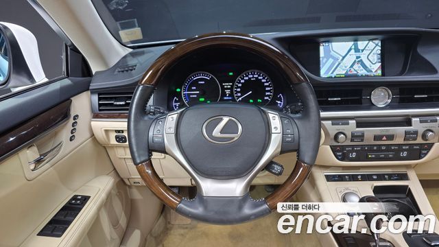 Lexus ES300h Executive XV60 2013 — фото 13