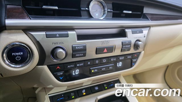 Lexus ES300h Executive XV60 2013 — фото 17
