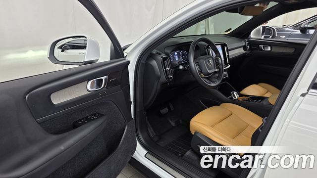 Volvo XC40 T4 Inscription 2020 — фото 10