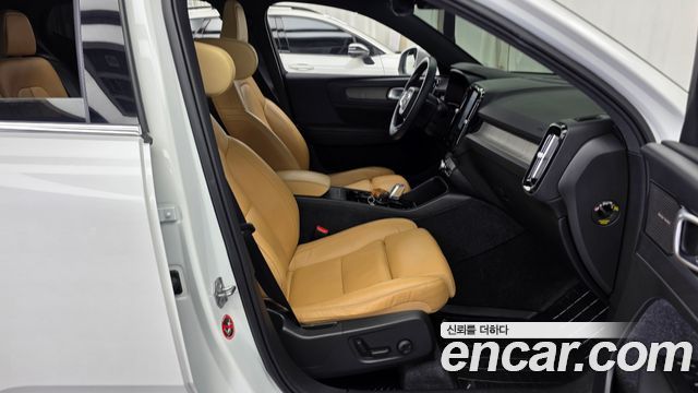Volvo XC40 T4 Inscription 2020 — фото 11