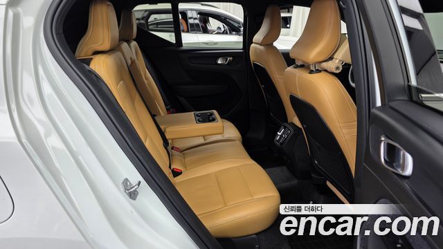 Volvo XC40 T4 Inscription 2020 — фото 12