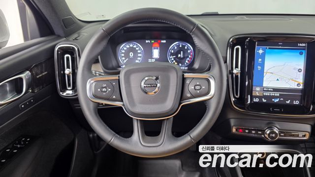 Volvo XC40 T4 Inscription 2020 — фото 13