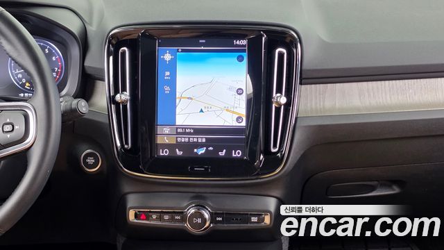 Volvo XC40 T4 Inscription 2020 — фото 14