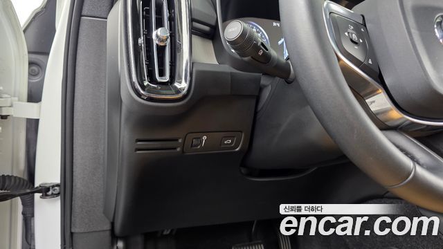 Volvo XC40 T4 Inscription 2020 — фото 16