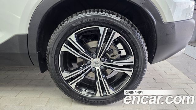 Volvo XC40 T4 Inscription 2020 — фото 21