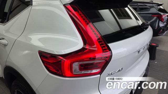 Volvo XC40 T4 Inscription 2020 — фото 23