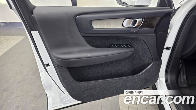 Volvo XC40 T4 Inscription 2020 — фото 24