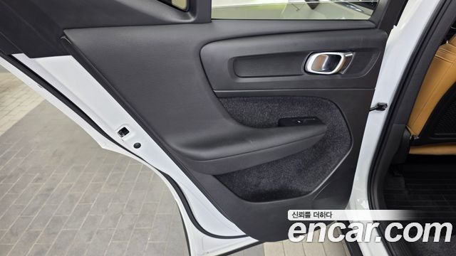 Volvo XC40 T4 Inscription 2020 — фото 25