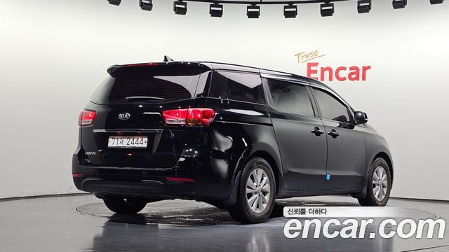 Kia Carnival 11-seater Deluxe 2017 — фото 2