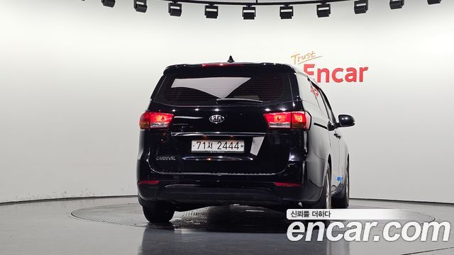 Kia Carnival 11-seater Deluxe 2017 — фото 4