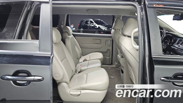 Kia Carnival 11-seater Deluxe 2017 — фото 11