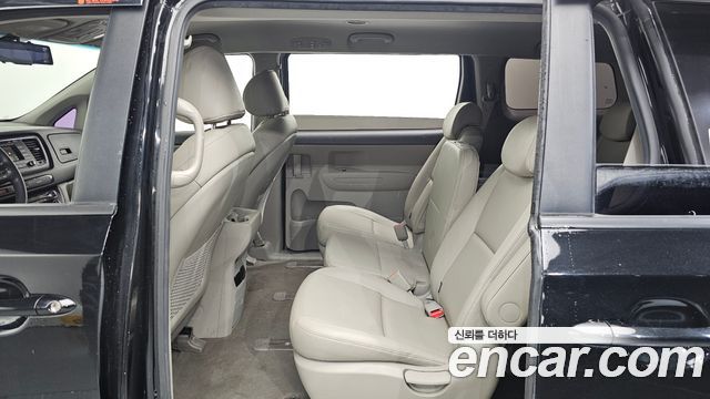 Kia Carnival 11-seater Deluxe 2017 — фото 12