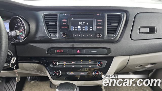 Kia Carnival 11-seater Deluxe 2017 — фото 13