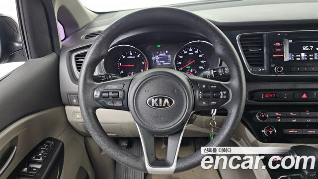 Kia Carnival 11-seater Deluxe 2017 — фото 14
