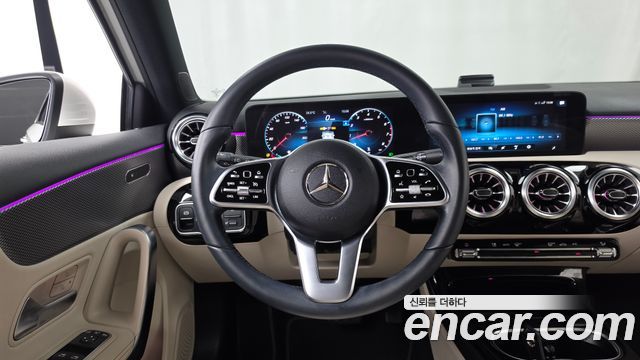 Mercedes-Benz A-Class (W177) A220 Hatchback 2022 — фото 13