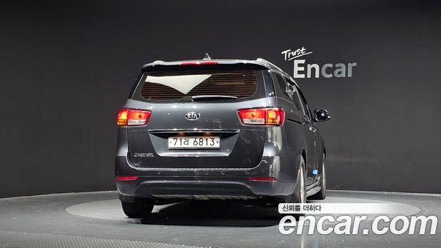 Kia Carnival 11-seater Luxury 2018 — фото 4