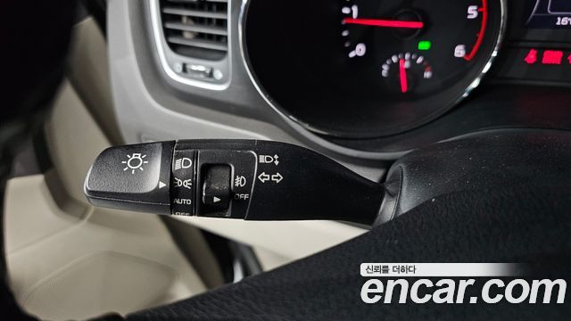 Kia Carnival 11-seater Luxury 2018 — фото 12