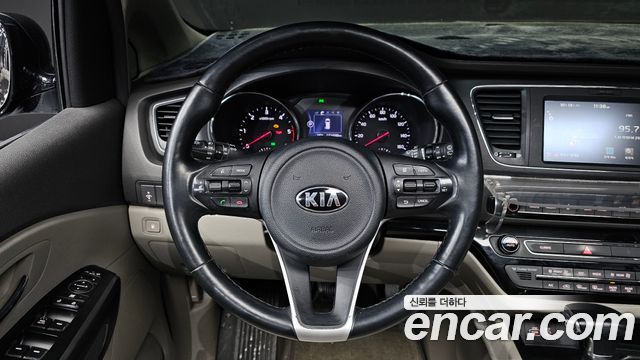 Kia Carnival 11-seater Luxury 2018 — фото 13