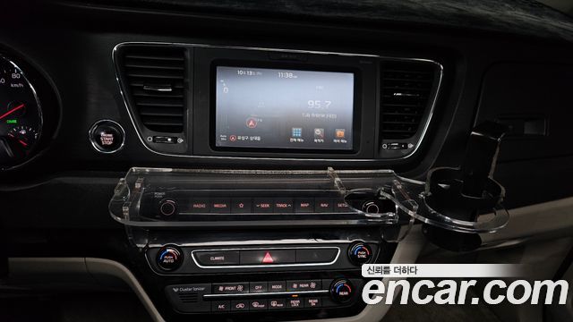 Kia Carnival 11-seater Luxury 2018 — фото 14