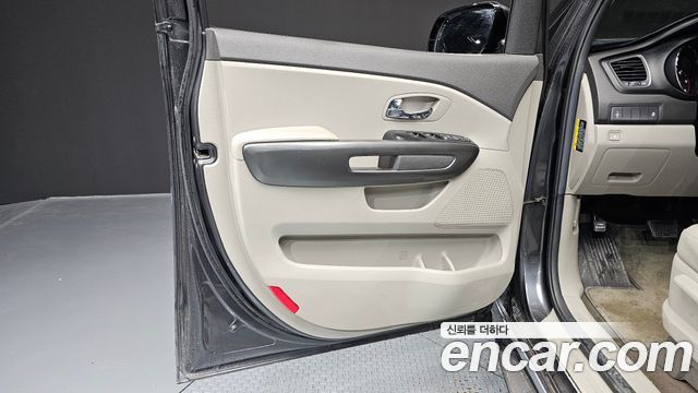 Kia Carnival 11-seater Luxury 2018 — фото 25
